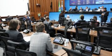 Deputados votam três projetos na sessão plenária desta quarta-feira