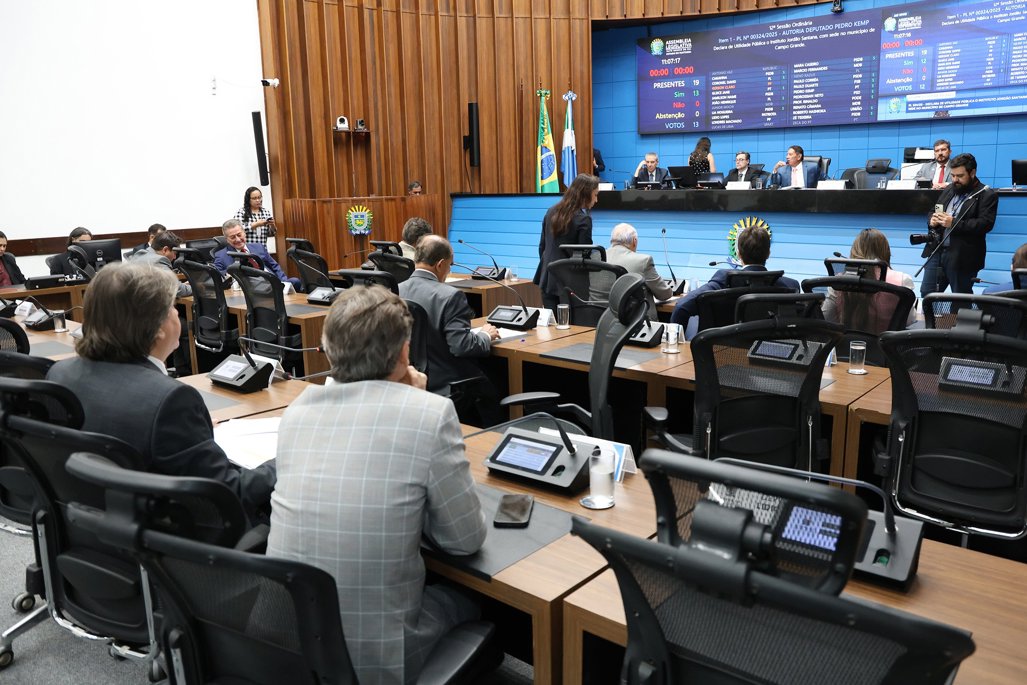 Deputados votam três projetos na sessão plenária desta quarta-feira