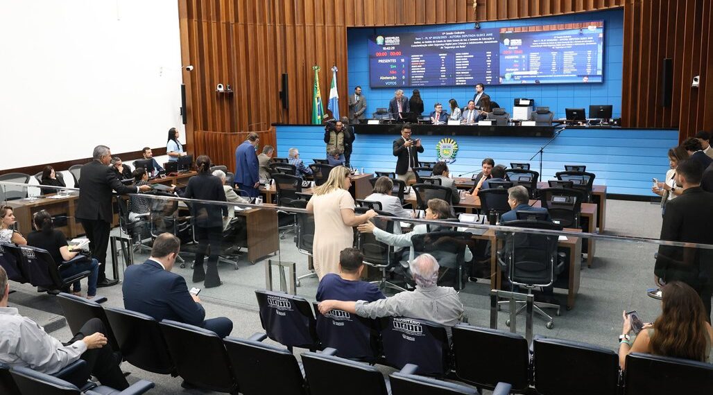 Começa a tramitar Assembleia projeto que reajusta salários dos servidores estaduais em 3,81%
