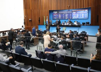 Começa a tramitar Assembleia projeto que reajusta salários dos servidores estaduais em 3,81%