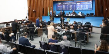 Começa a tramitar Assembleia projeto que reajusta salários dos servidores estaduais em 3,81%