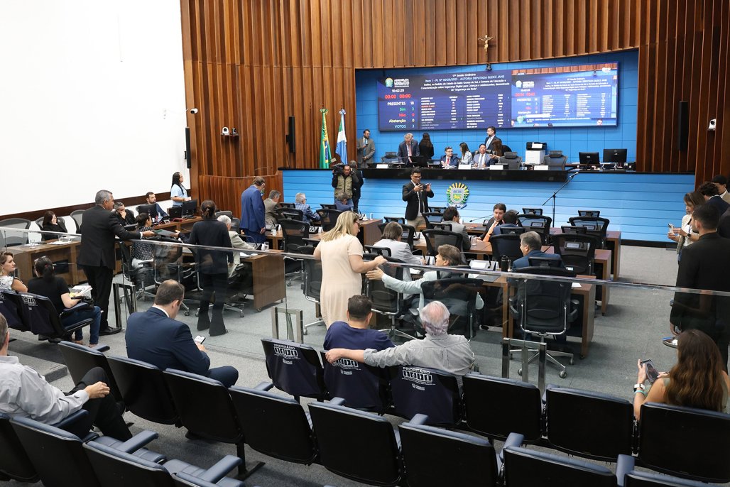 Começa a tramitar Assembleia projeto que reajusta salários dos servidores estaduais em 3,81%