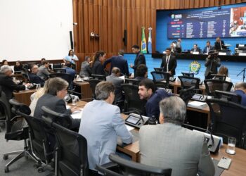 Assembleia Legislativa vota em 1ª discussão  projeto que reajusta salário dos servidores públicos