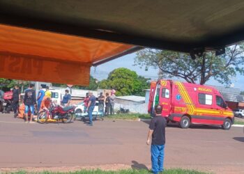 Ultrapassagem termina em acidente e deixa motociclista ferido na Capital Ultrapassagem termina em acidente e deixa motociclista ferido na Capital