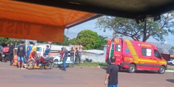 Ultrapassagem termina em acidente e deixa motociclista ferido na Capital