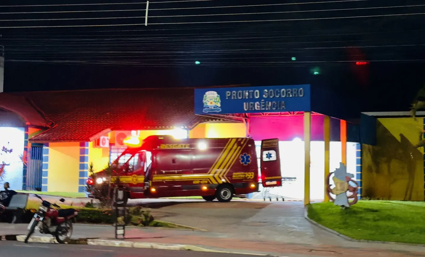 Homem é esfaqueado pela esposa após agredir mulher