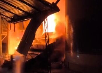 Incêndio destrói armazém de grãos e provoca desabamento em Chapadão do Sul