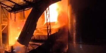 Incêndio destrói armazém de grãos e provoca desabamento em Chapadão do Sul