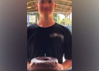 Monitor de escola é investigado por abuso e proposta de “trisal” a alunas Monitor de escola é investigado por abuso e proposta de “trisal” a alunas