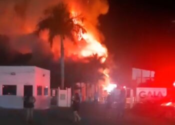 Incêndio atinge indústria de brinquedos e mobiliza bombeiros em Aparecida do Taboado Incêndio atinge indústria de brinquedos e mobiliza bombeiros em Aparecida do Taboado