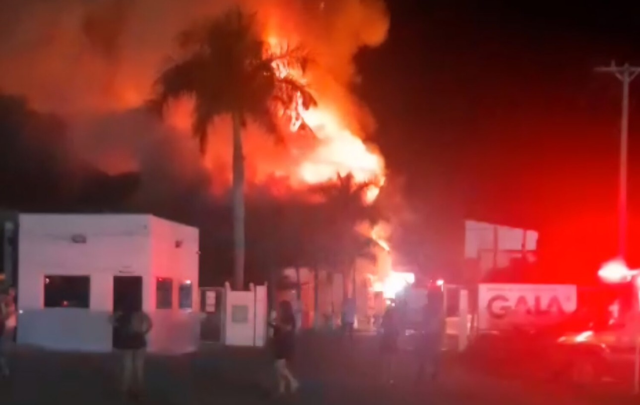 Incêndio atinge indústria de brinquedos e mobiliza bombeiros em Aparecida do Taboado