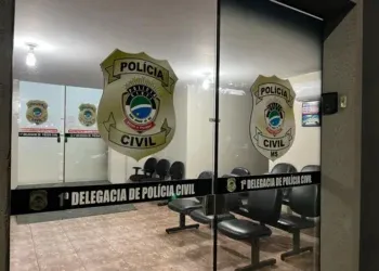 Motorista suspeito de embriaguez causa acidente e foge sem prestar socorro