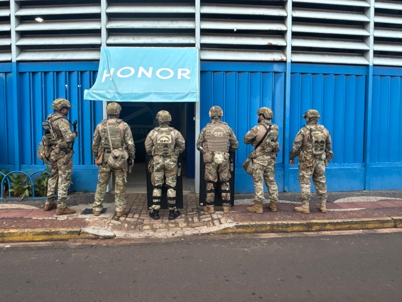 PF cerca camelódromo em operação contra contrabando; bloqueio chega a R$ 40 milhões