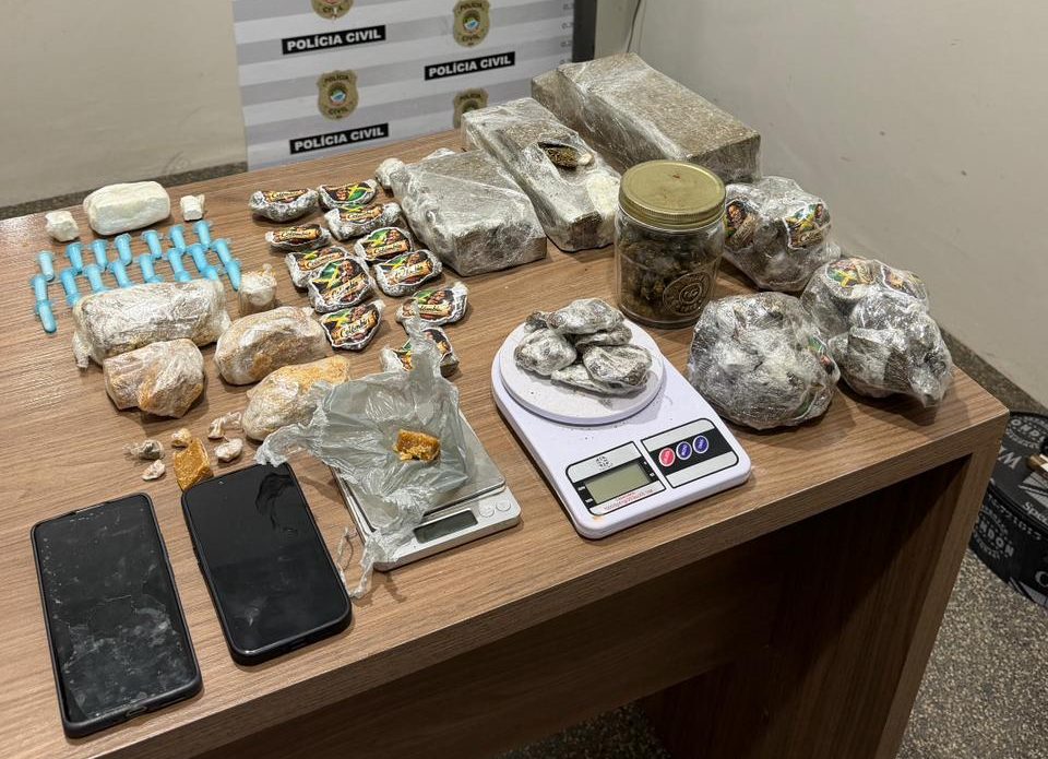 Operação desmonta esquema de tráfico em dois imóveis e prende os envolvidos em flagrante