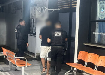 Homem com tornozeleira é preso armado após ameaçar ex e causar danos no centro