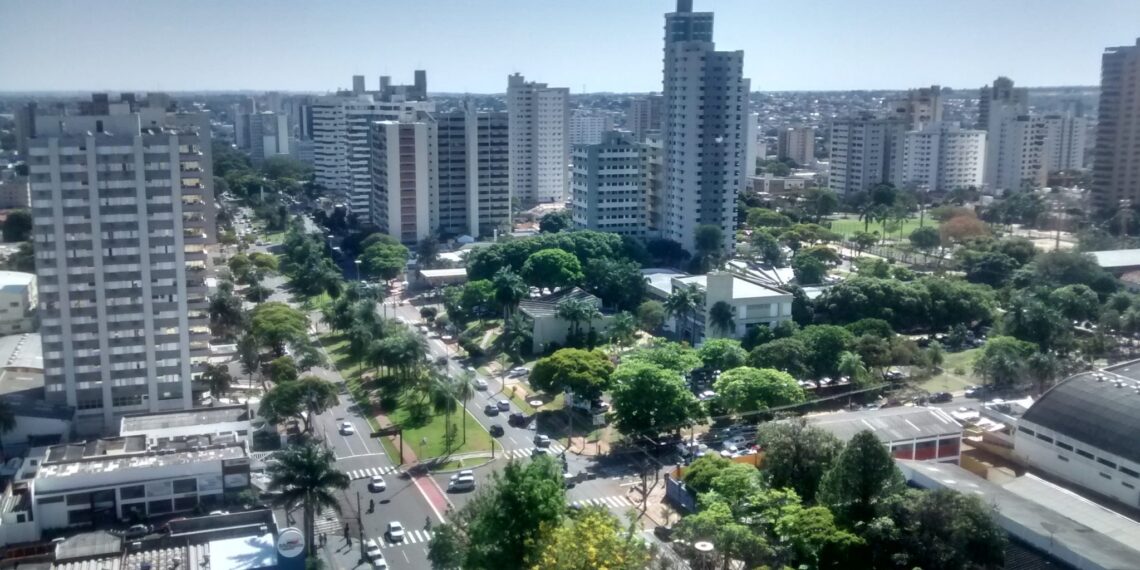Quarta-feira com clima de outono: tempo vira e traz chuva para Campo Grande
