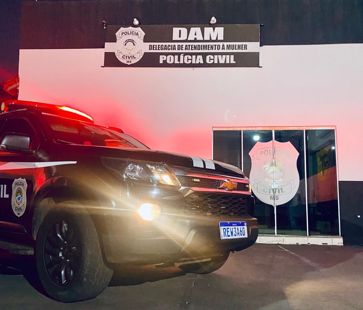 Homem é preso com arma irregular durante investigação de violência doméstica