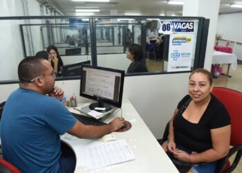 Emprega CG – Mulher atende mais de cem candidatas 