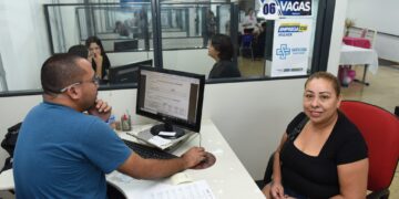 Emprega CG – Mulher atende mais de cem candidatas 