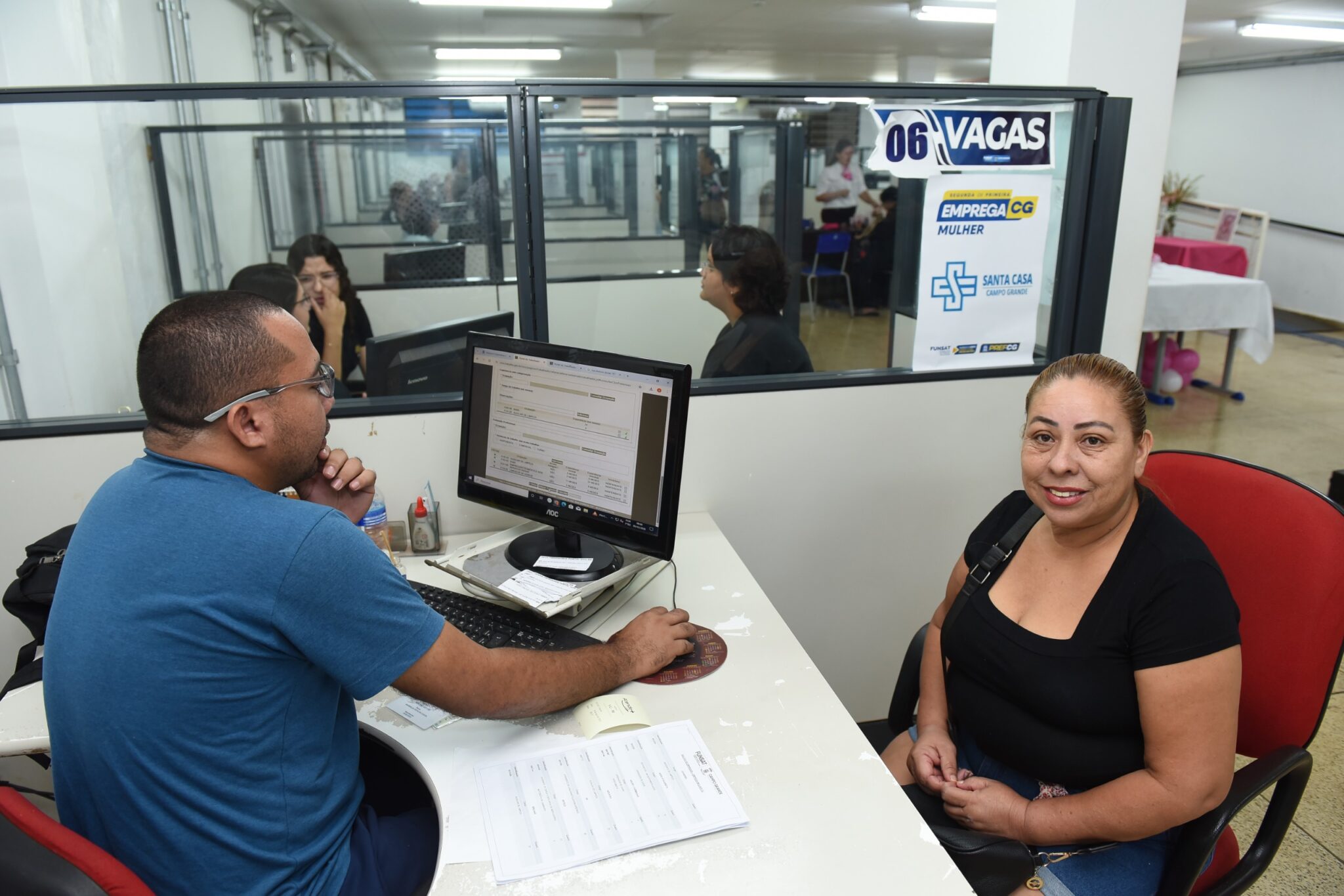 Emprega CG – Mulher atende mais de cem candidatas 