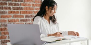 Mulheres passam a ser maioria entre candidatos a concursos públicos no Brasil