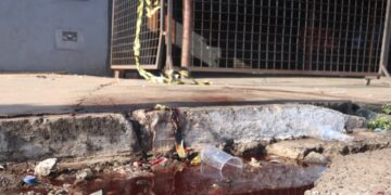 Na cara: homem morre baleado em frente a tabacaria no Guanandi