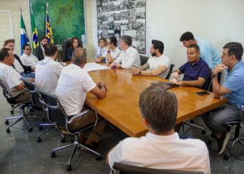 Prefeitura se reuni com câmara e secretários para discutir novos projetos da Capital