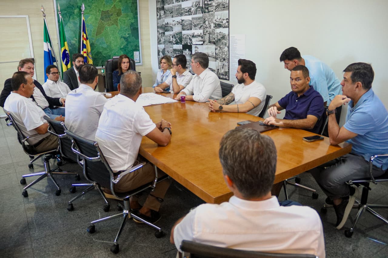 Prefeitura se reúne com Câmara e secretários para discutir novos projetos da Capital