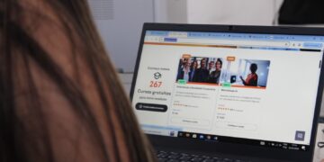 Jovens têm acesso a 250 cursos gratuitos online 