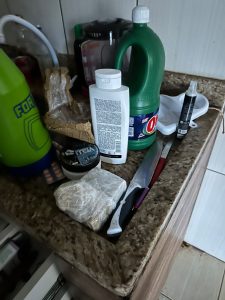 Casa usada como depósito de drogas e motos furtadas é descoberta em bairro da cidade