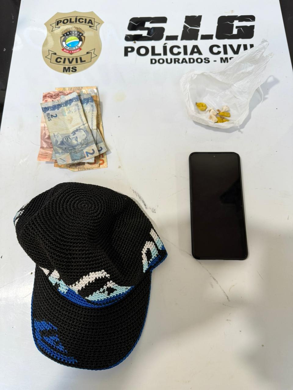 Tráfico à luz do dia: suspeito é preso após ser flagrado vendendo drogas