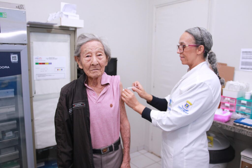 Dia D da gripe leva mais de 3 mil aos pontos de vacinação Dia D da gripe leva mais de 3 mil aos pontos de vacinação