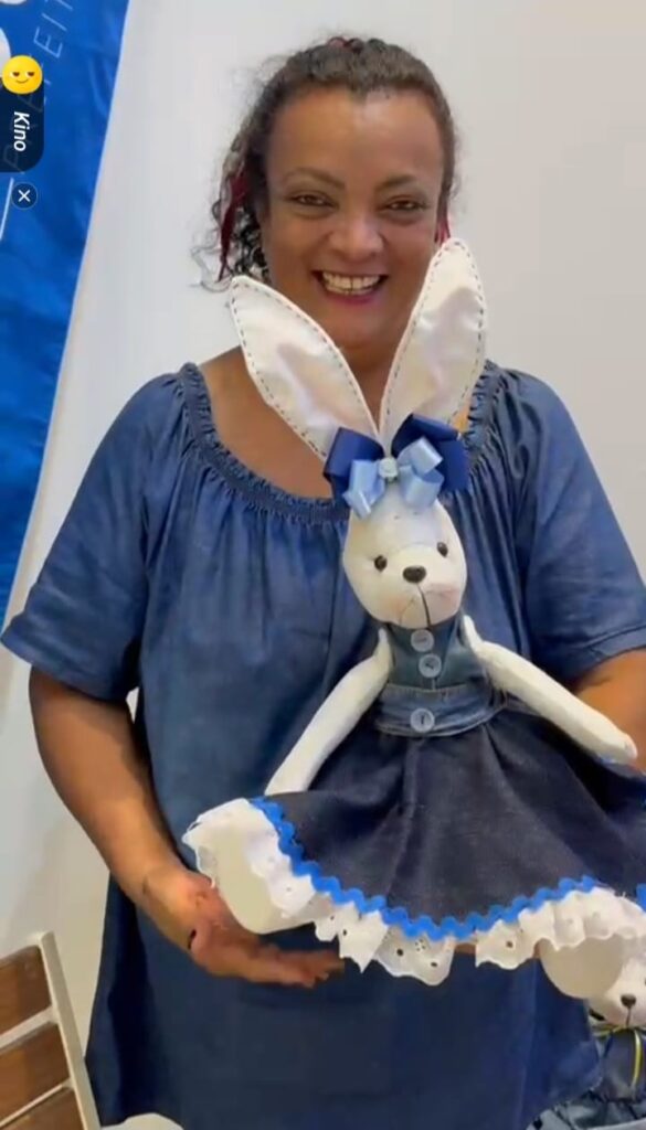 Com artesanato, Cláudia encontra renda e autonomia Com artesanato, Cláudia encontra renda e autonomia