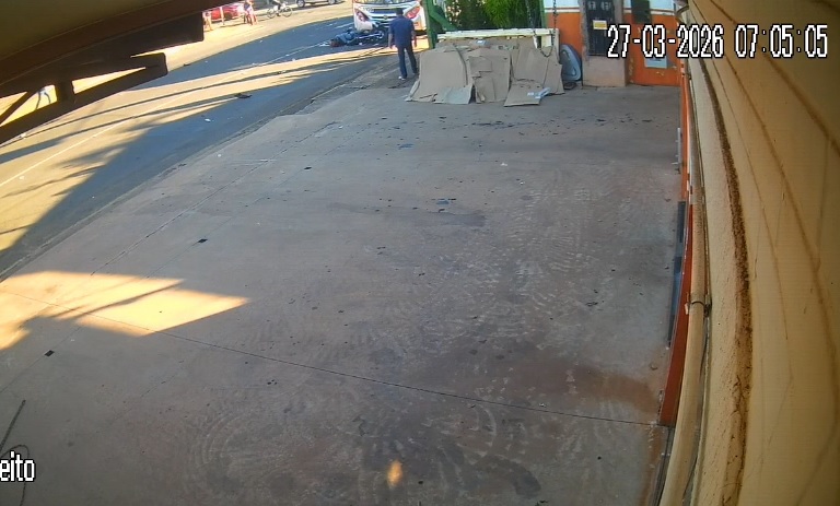 Ônibus furou sinal vermelho e matou motociclista em cruzamento da Capital