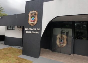 Homem bêbado agride companheira com socos e é preso em flagrante