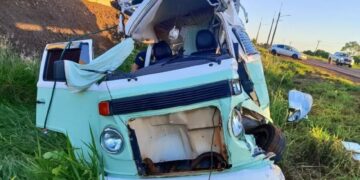 Tragédia na BR-163: casal morre após batida entre Kombi e carreta em MS