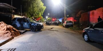 Com histórico brutal, foragido por feminicídio faz esposa refém e é morto após avançar contra policiais