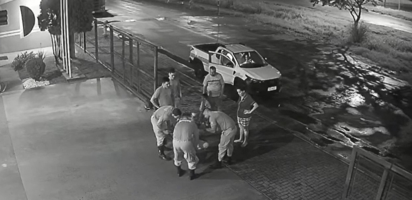 Ação rápida dos bombeiros salva bebê engasgado