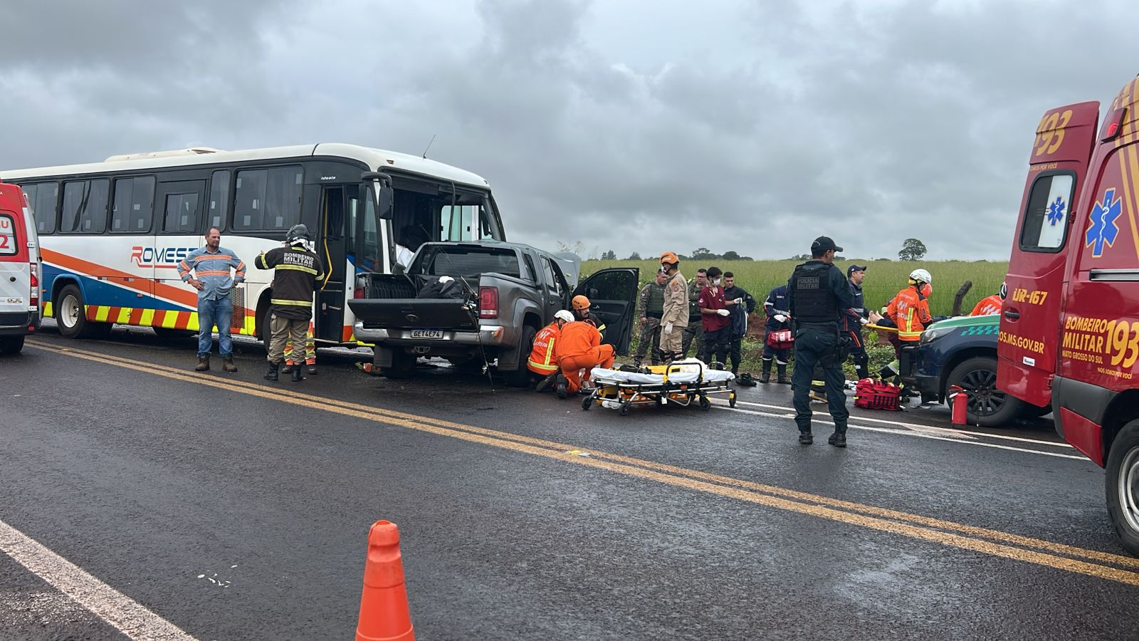 Acidente entre ônibus e caminhonete termina em morte na manhã desta quarta-feira