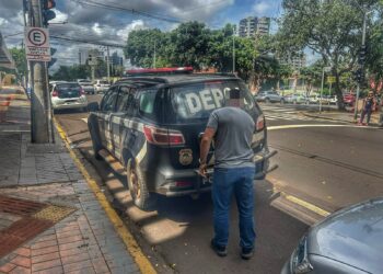 Homem é preso por estupro de adolescente e mãe é investigada por facilitar crime