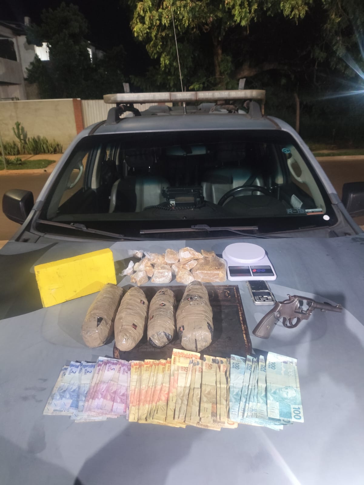 Suspeito de atirar em chá de revelação é apreendido com drogas e arma em Campo Grande