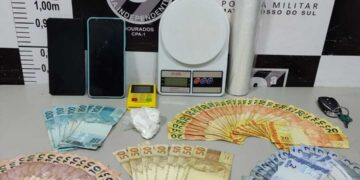 Dupla é presa após perseguição e polícia descobre esquema de “delivery” de drogas