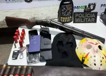 Homem que assustou crianças com espingarda e máscara do Jason tem prisão preventiva decretada