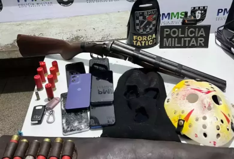 Homem que assustou crianças com espingarda e máscara do Jason tem prisão preventiva decretada