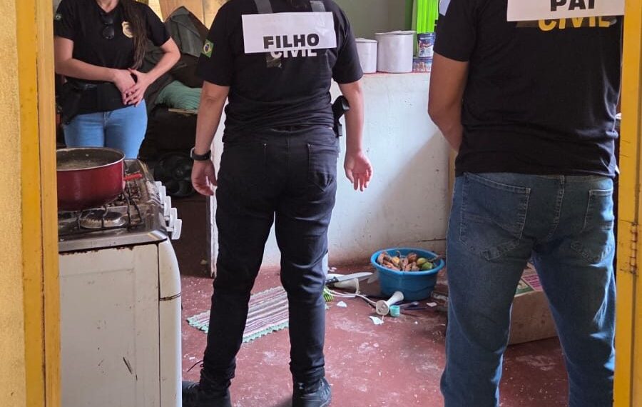 Polícia Civil faz reconstituição de feminicídio e perícia analisa nova faca encontrada na casa da vítima
