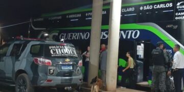 Suspeito entra em contradição após granadas serem encontradas em ônibus