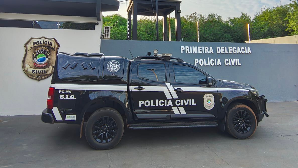 Pai é preso por agredir filho e esconder droga dentro de casa