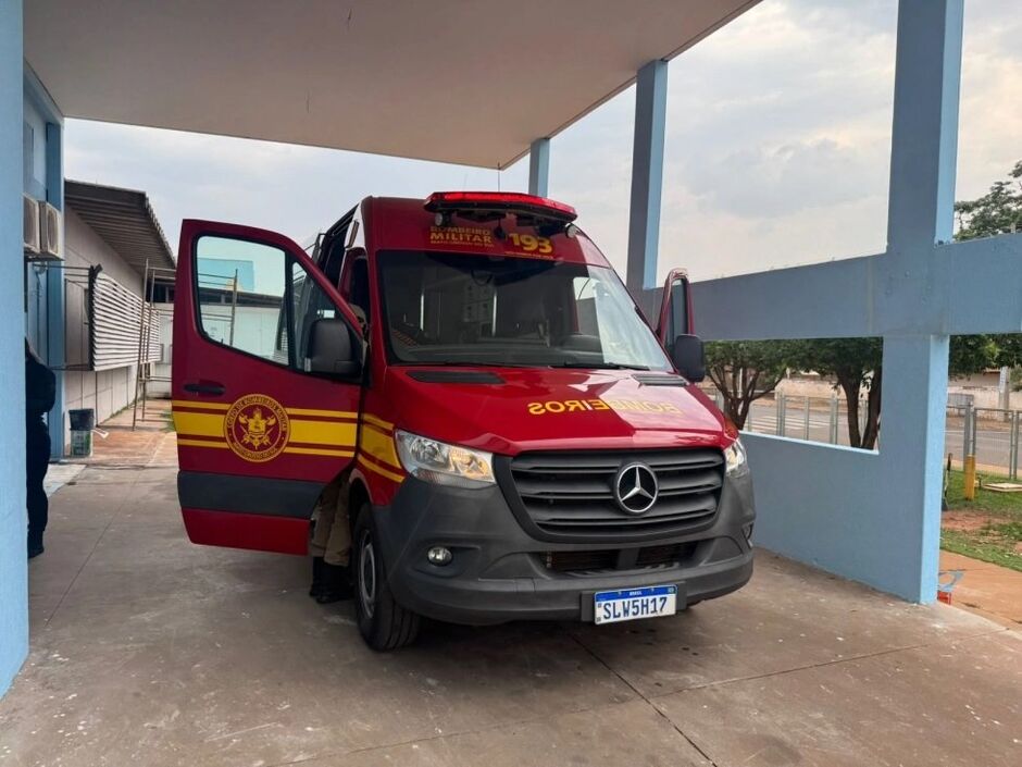 Criança bate a cabeça durante intervalo e é socorrida em escola