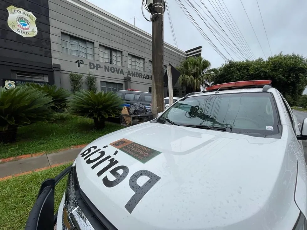 Caminhão de bebidas tem cadeado arrombado e carga furtada