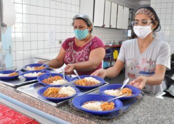 Prefeitura convoca aprovados para merendeiros e manutenção Prefeitura convoca aprovados para merendeiros e manutenção